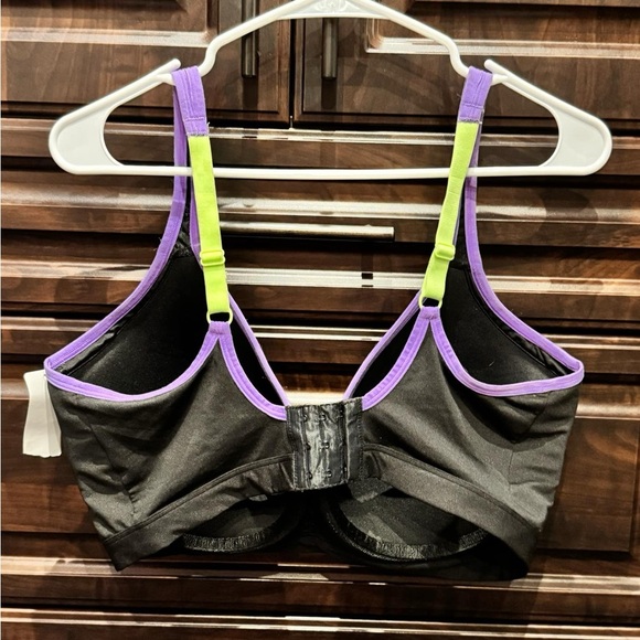 Fruit of the loom Black & Purple Sports Bra NEW WITH TAGS 40DD - Picture 2 of 3